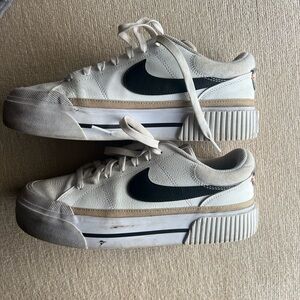 Nike White and Black Casual Sneakers